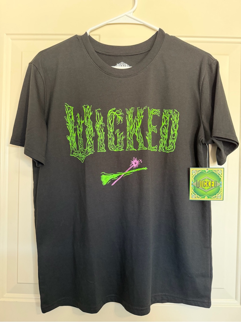 Wicked Universal Black Graphic T-Shirt NWT Size M